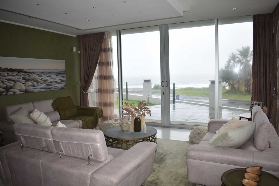 5 Bedroom Property for Sale in Gonubie Eastern Cape